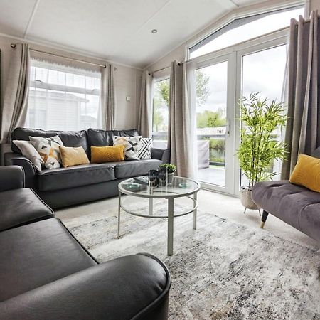 Lakewood Lodge South Cerney Buitenkant foto