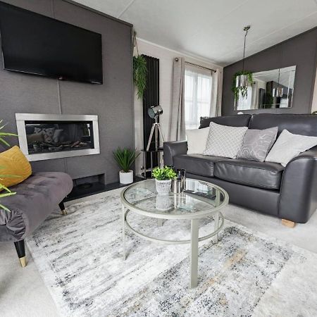 Lakewood Lodge South Cerney Buitenkant foto