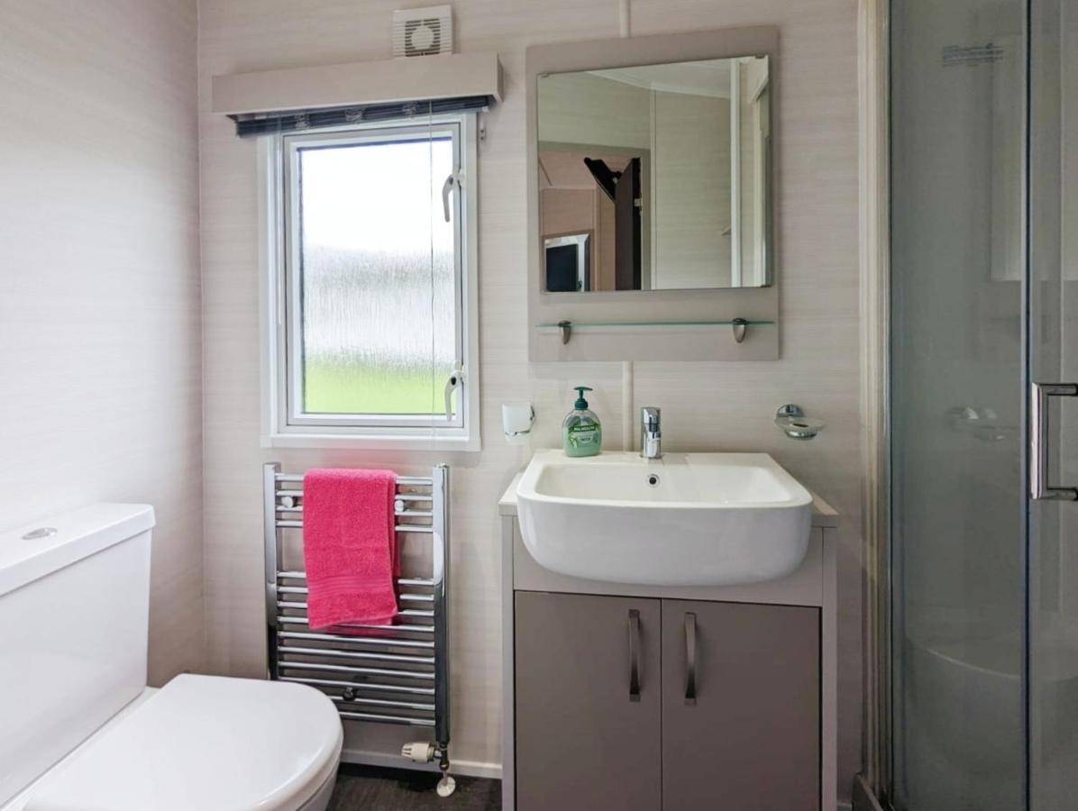 Lakewood Lodge South Cerney Buitenkant foto