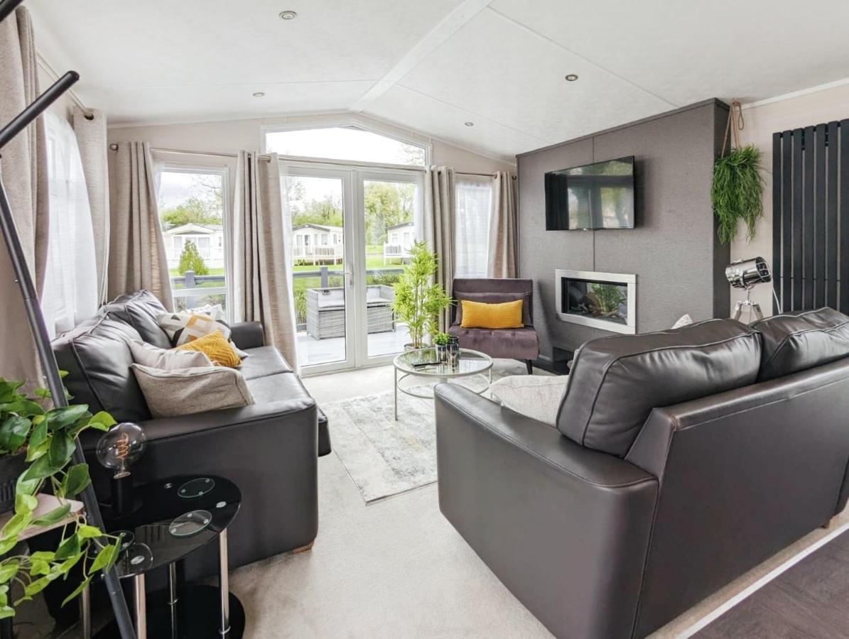 Lakewood Lodge South Cerney Buitenkant foto