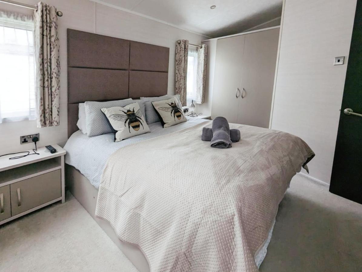 Lakewood Lodge South Cerney Buitenkant foto